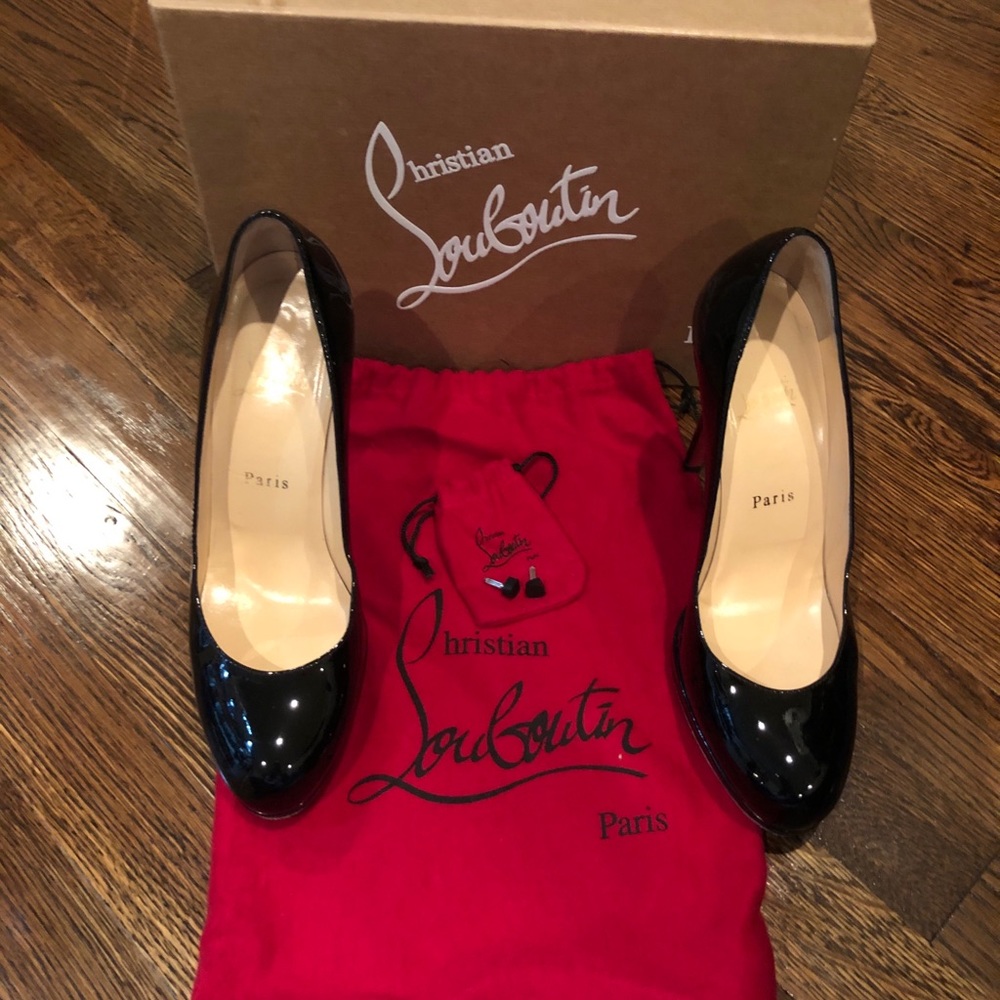 Christian Louboutin New Simple Pumo